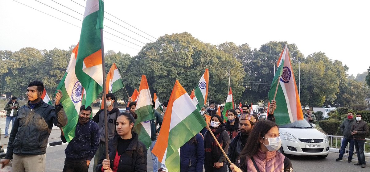 ABVPVoice's tweet photo. अभाविप पंजाब विश्वविद्यालय चंडीगढ़ के कार्यकर्ताओं द्वारा गणतंत्र दिवस पर दिल्ली में हुई हिंसा के विरोध में तिरंगा यात्रा का आयोजन किया गया जिसमें सैंकड़ों विद्यार्थियों ने अपनी सहभागिता सुनिश्चित कर इस शर्मनाक घटना के प्रति अपना रोष प्रकट किया। https://t.co/6kIc3Z44py
