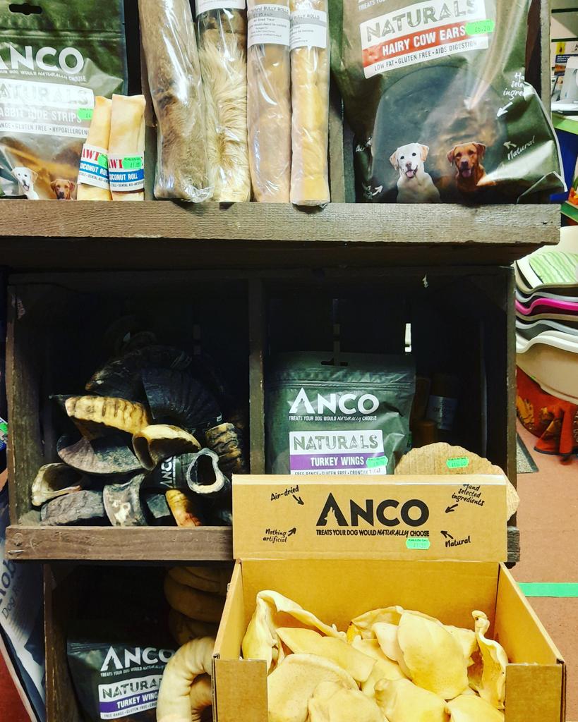 PEARLSPetCare's tweet photo. Anco Dog Treats @ancodogtreats #BullyChins #HairyBullyRoll #PlainBullyRoll #RabbitHideStrips #HairyCowEars #HairyDeerLegs #TurkeyWings #LambHorn #AncoRoots clean, digestible #CoconutRolls #CoconutDonut #BeMoreLocal #ForresLovesLocal #ShopSmallShopSafely #SupportSmallBusinesses https://t.co/Q5LnGfePXI