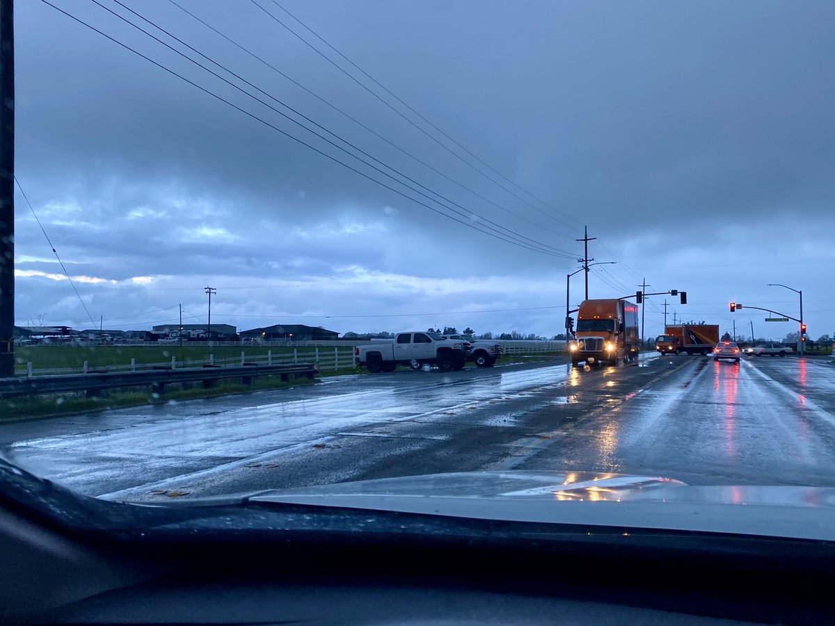 2movingstorage's tweet photo. Rain or shine, we can accommodate any storm 💪 https://t.co/0To0OvAEMF