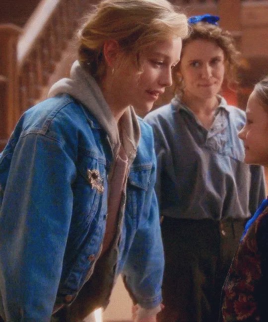 yorzenin's tweet photo. the way dani reaches for jamie’s hand like it’s the most natural thing in the world... and jamie looks down at their joined hands, runs her thumb over dani’s and does a little smile. like fuck sake this is so SOFT https://t.co/taflyJtyrP