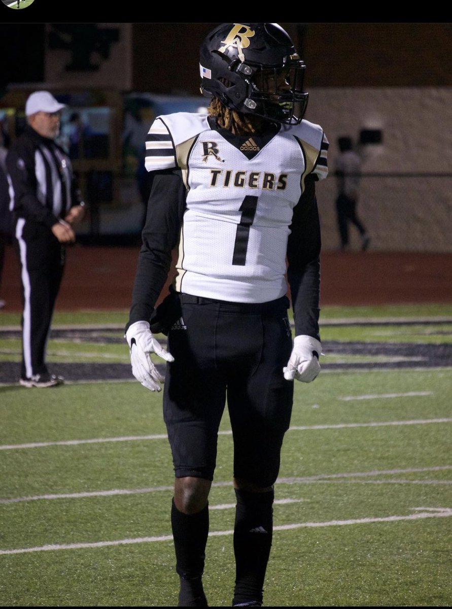 MaurionHorn's tweet photo. Just watch how I write this last chapter 💯😈#seniorszn https://t.co/wQor8JFLLK