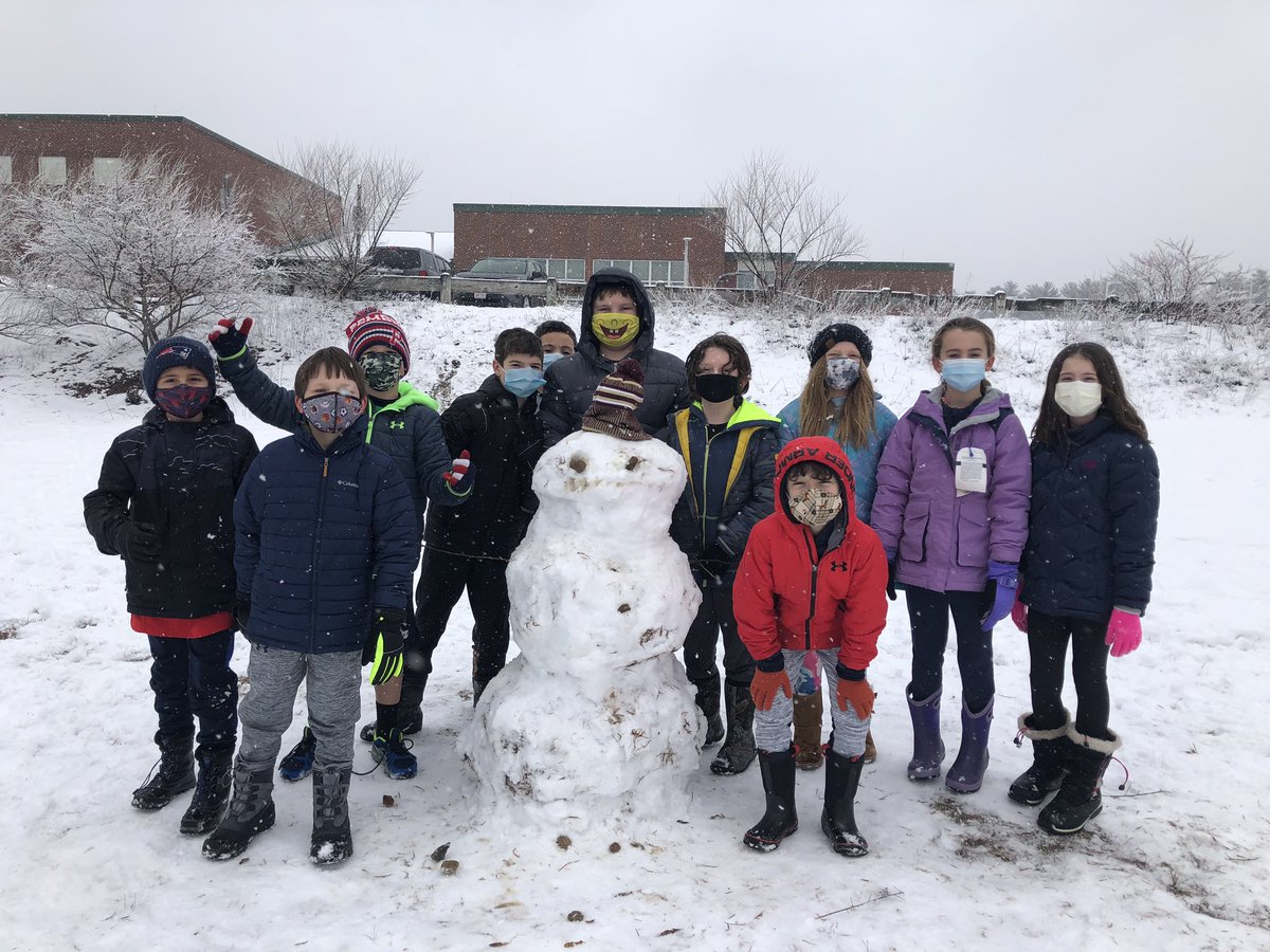momsharonb's tweet photo. Day 2 of “Snow Much Fun!” Recess in the snow! ☃️❄️ @PemSch_news @Principal_Swift @ConnJessicaconn @WCVB @Ginger_Zee #bestrecessever #snowfun #titanpride #northpembroke https://t.co/6ZHnQNQggD