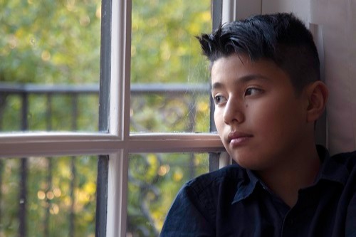 Every child and teen experiences sadness at some point in their life. Depression is different as it involves a deep sadness that lasts weeks to months and interferes with everyday function. How to help: ow.ly/dd3k30ru6ou #BellLetsTalk