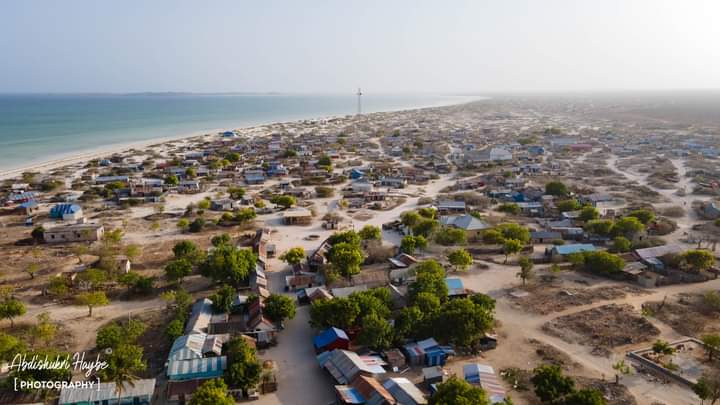 Bahdoonbisle's tweet photo. It has been thoroughly exciting for me to visit the forgotten Bajuni Islands, the most scenic and beautiful sights in #Somalia.  

Interacting with the local inhabitants of the island was truly humbling. 

#Chula, #Mudawa, #Kuday, #Chovaye. #Somalia #nature 
©️ @abdishukrihaybe https://t.co/e39YLjDOhb