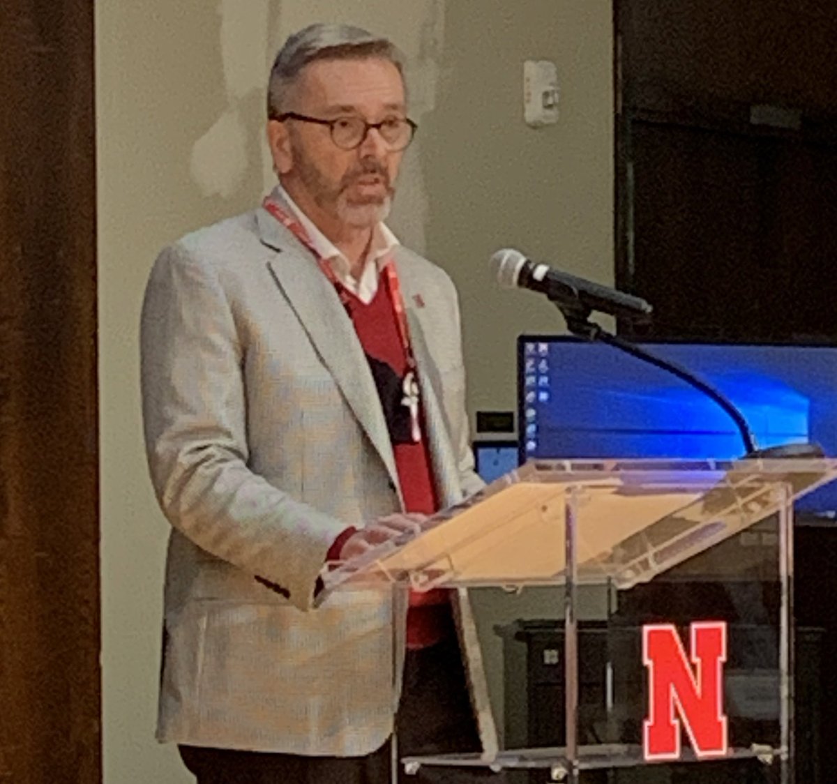 <a href="/RonnieDGreen/">Ronnie D. Green</a> presenting the Chancellor’s Fulfilling the Dream Award recipients: Batool Ibrahim <a href="/UnlBsu/">Black Student Union-UNL</a> , Helen Fagan @drhelenfagan , and Leonard Yankton. Thank you for what you do for the University and Community.