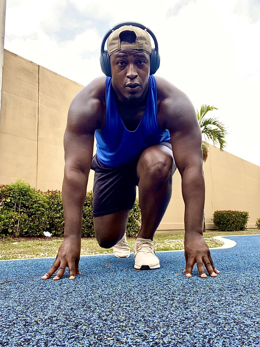 Melvin_Speaks's tweet image. I hate posing,but it helps💪🏾 #WorkonWork #Cardio #Pose #Core #Feeltheburn #artist #workout #workoutmotivation