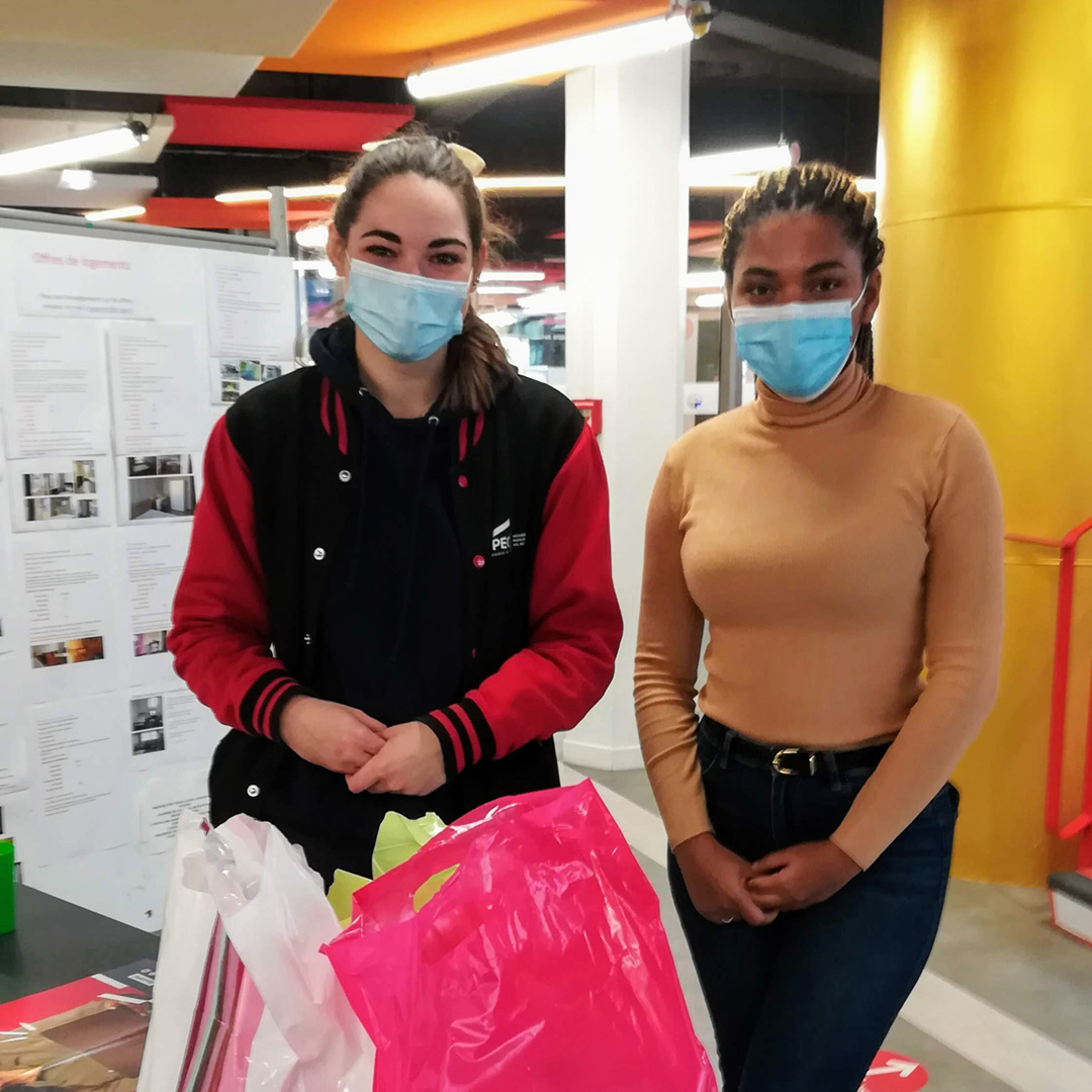 UPECactus's tweet photo. Nouvelle distribution de #PaniersSolidaires pour nos #EtudiantsPrécaires 🍞🍅🍐🧥🧴
Bravo à tous nos bénévoles des #assosUPEC et à nos partenaires 👏

#UPEC #Fiersdenosétudiants #VieDeCampus #Etudieralupec 

@FACreteil @Rush_Creteil @penserlemonde @CroixRouge @LaCourCyclette https://t.co/Yidfrqlelq
