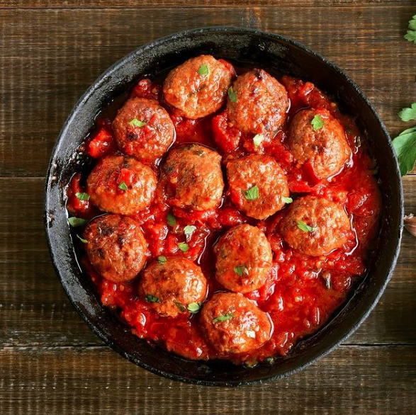 How is a meatball different than a meteor? It’s meatier... how do you like that one <a href="/ellecuisineto/">elle cuisine</a>?