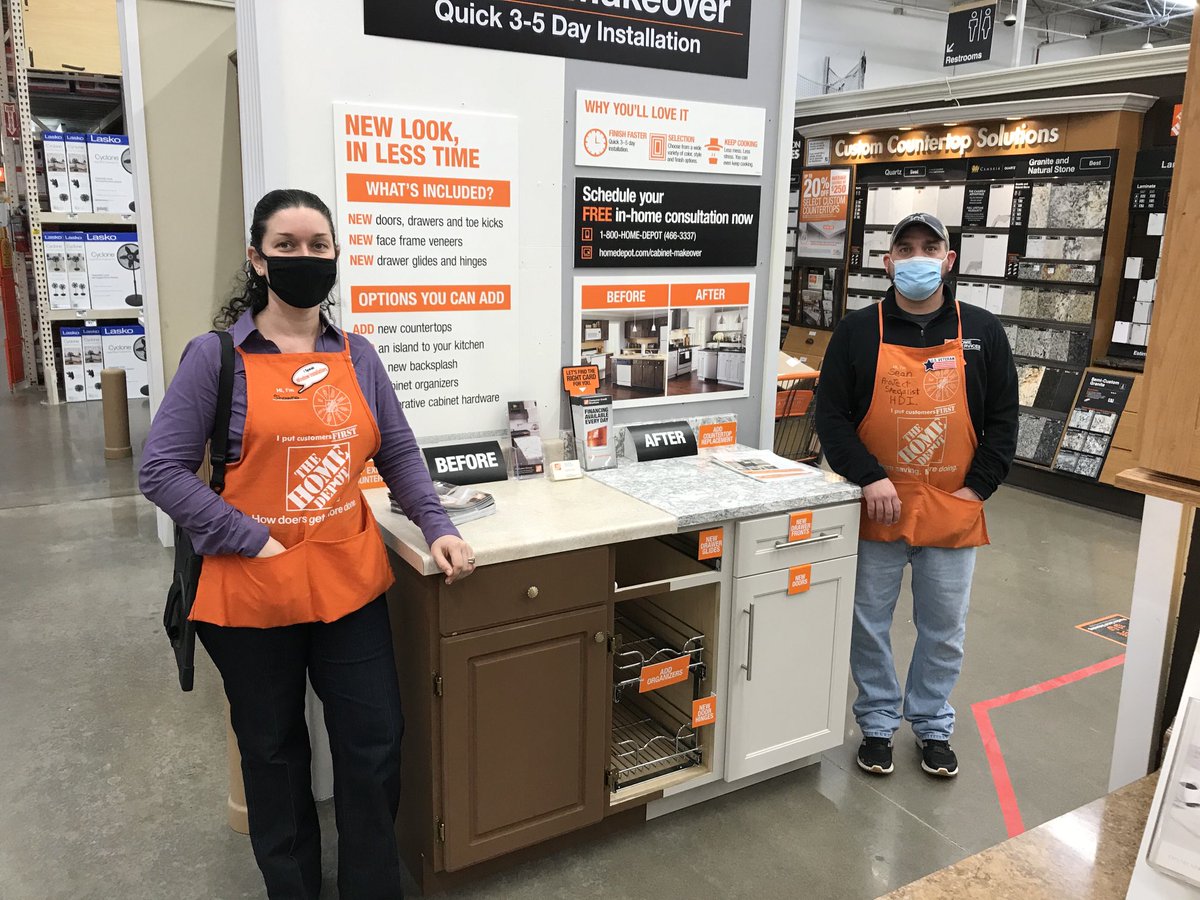 Shawna and Shawn with the new HDI cabinet makeover display . Thanks Jason and Kevin for the rapid assembly. #HDiS Portland ⁦<a href="/y_atonna/">Yvette Atonna</a>⁩ ⁦<a href="/bryanegan6/">bryan egan</a>⁩ ⁦@JonTrampeTHD⁩ ⁦@ORANGEoregonian⁩