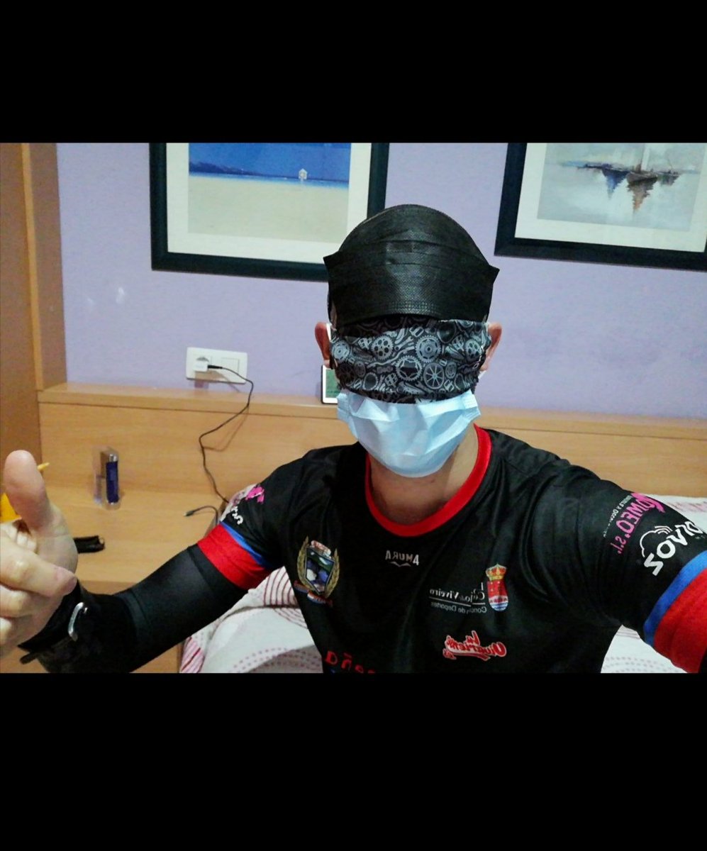 RamiroChaves83's tweet photo. Running in Galicia!! 🏃😷. 🤣🤣🤣. "Gran medida" Por parte do comité clínico da @Xunta @SanidadeXunta . Tranquil@s que eu cumpro. #DONTSTOP #Mascarilla #Galicia https://t.co/YmbYC12MRs