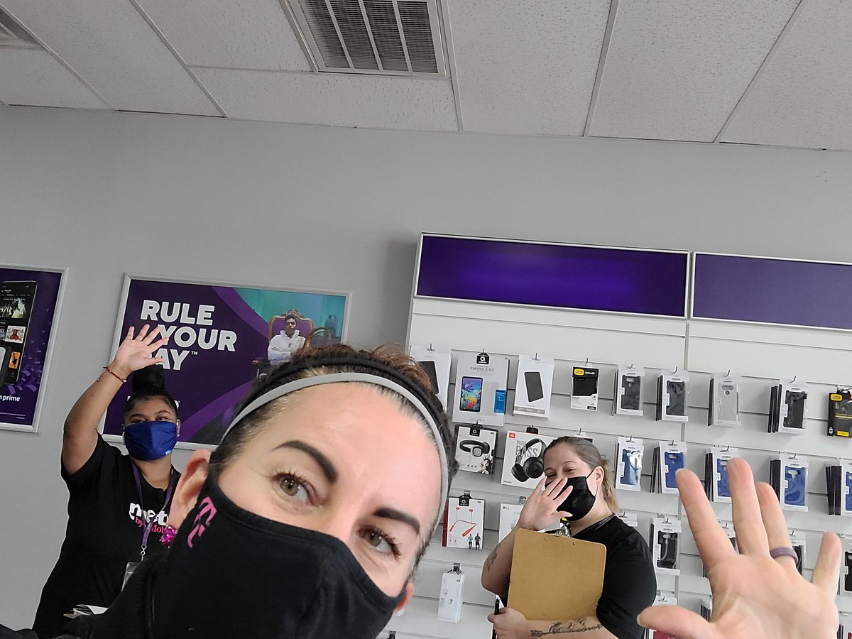 CHueser's tweet photo. Meet Tina, RSM, and Jada, ME from the #5 ranked store MTD in the nation! Right here in the foothills of the Great Smokey Mountains, Maryville, TN. #getontheirlevel @MetroByTMobile @TalkMoreTeam https://t.co/qMdckCuI8N