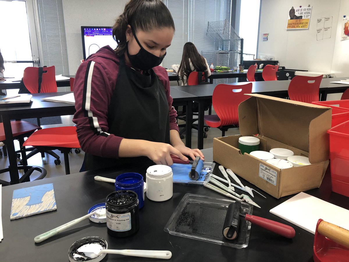 Alyssa_Wagner1's tweet photo. Printmaking has become my favorite thing to not only teach but to create myself! A huge shoutout to @arted300 and @mslowpaz for teaching me everything I know! @NewmanKaileigh #AldineArt @AldineISD @MeadMS_AISD #MeadJagLife https://t.co/Sa5d9uZVLH