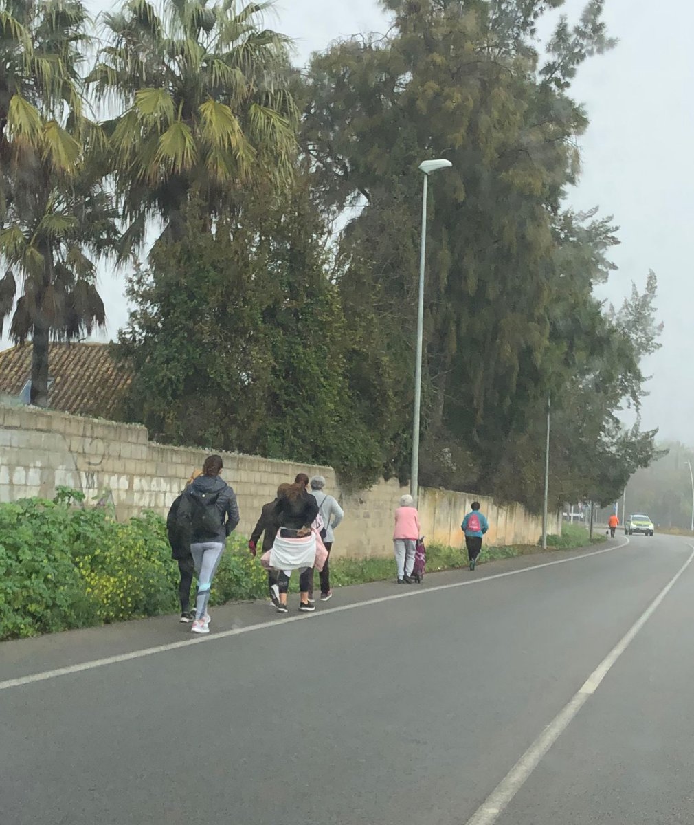 pakitazo's tweet photo. @Ayto2Hermanas  que bonito el acerado y carril bici junto a nuestro gran parque que nos habéis puesto para llegar a la NIV y al camping Villsom. GRACIAS 😊. Ah no, que somos de Las Portadas y Los Giraldillos. Aquí solo se acepta escombros,basura y arpechín 🤬.Seguimos la lucha 💪 https://t.co/5kC3mspdcD