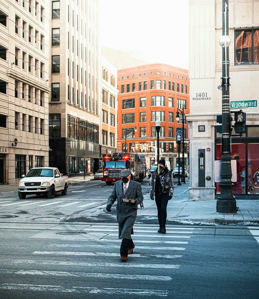 Woodward Crossing
.
.
.
.
.
#35mm #darkroomapp #detroit #motorcity #minimalzine #artofvisuals #photooftheday #spicollective #streetphotography #streetlife #streetstyle #everybodystreet #city #gramslayers #grainisgood #urbanphotography #illgrammers #vsco … instagr.am/p/CKmJBkSjCFA/