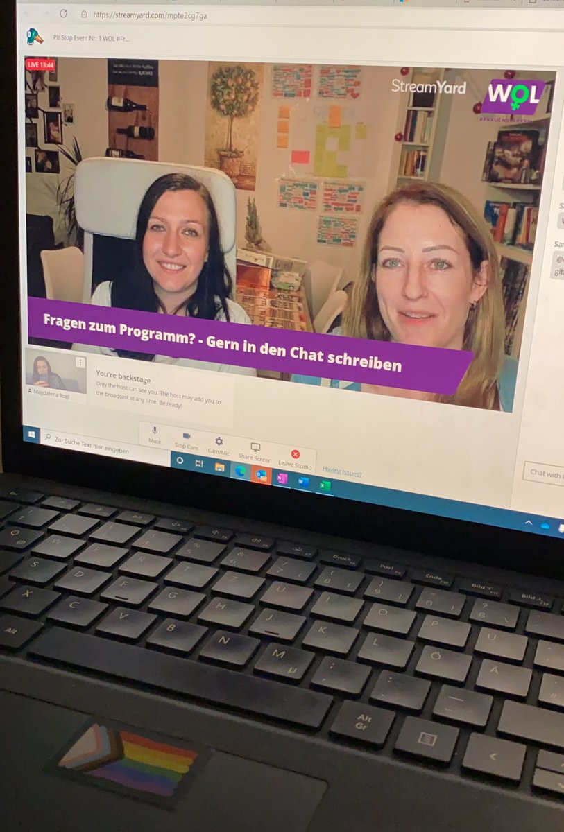 LenaRogl's tweet photo. „Gemeinsam können wir mehr erreichen. Mehr als jede Einzelne von uns.“
So wichtige Worte von @katha_krentz beim Pit Stop von #WOL #FrauenStärken. https://t.co/cVBVKjC53Y