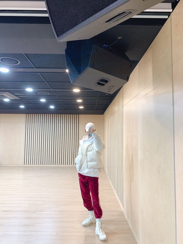 Now mirror selfie Yeonjun ( ✌︎'ω')✌︎