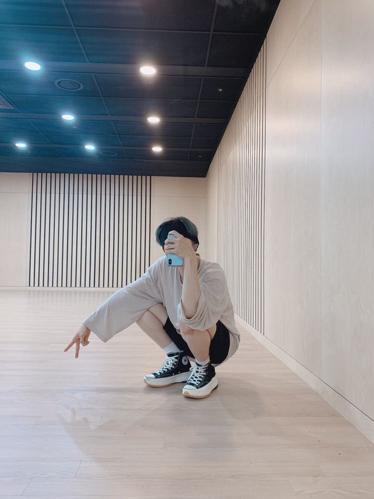 Now mirror selfie Yeonjun ( ✌︎'ω')✌︎