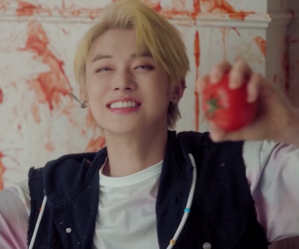 Now my favorite,,smiling and laughing Yeonjun. (*☻-☻*)