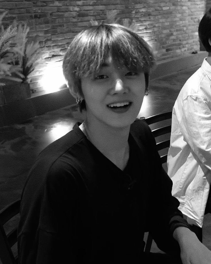 Okay I will now share my fav Yeonjun pictures before I go back to class,, because I miss him </3(*^▽^*)Ok first we have b&w yeonjun