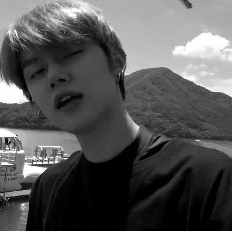 Okay I will now share my fav Yeonjun pictures before I go back to class,, because I miss him </3(*^▽^*)Ok first we have b&w yeonjun