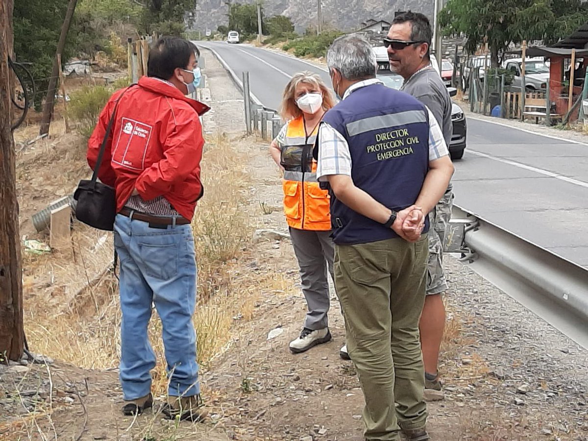 MuniSJdeMaipo's tweet image. AHORA || Director Nacional DOH, Claudio Darrigrandi y Director Comunal de Emergencia recorren cursos fluviales en la comuna de manera preventiva en razón de tener un diagnóstico estado de los mismo en el contexto del fenómeno climático anunciado para las próximas horas.