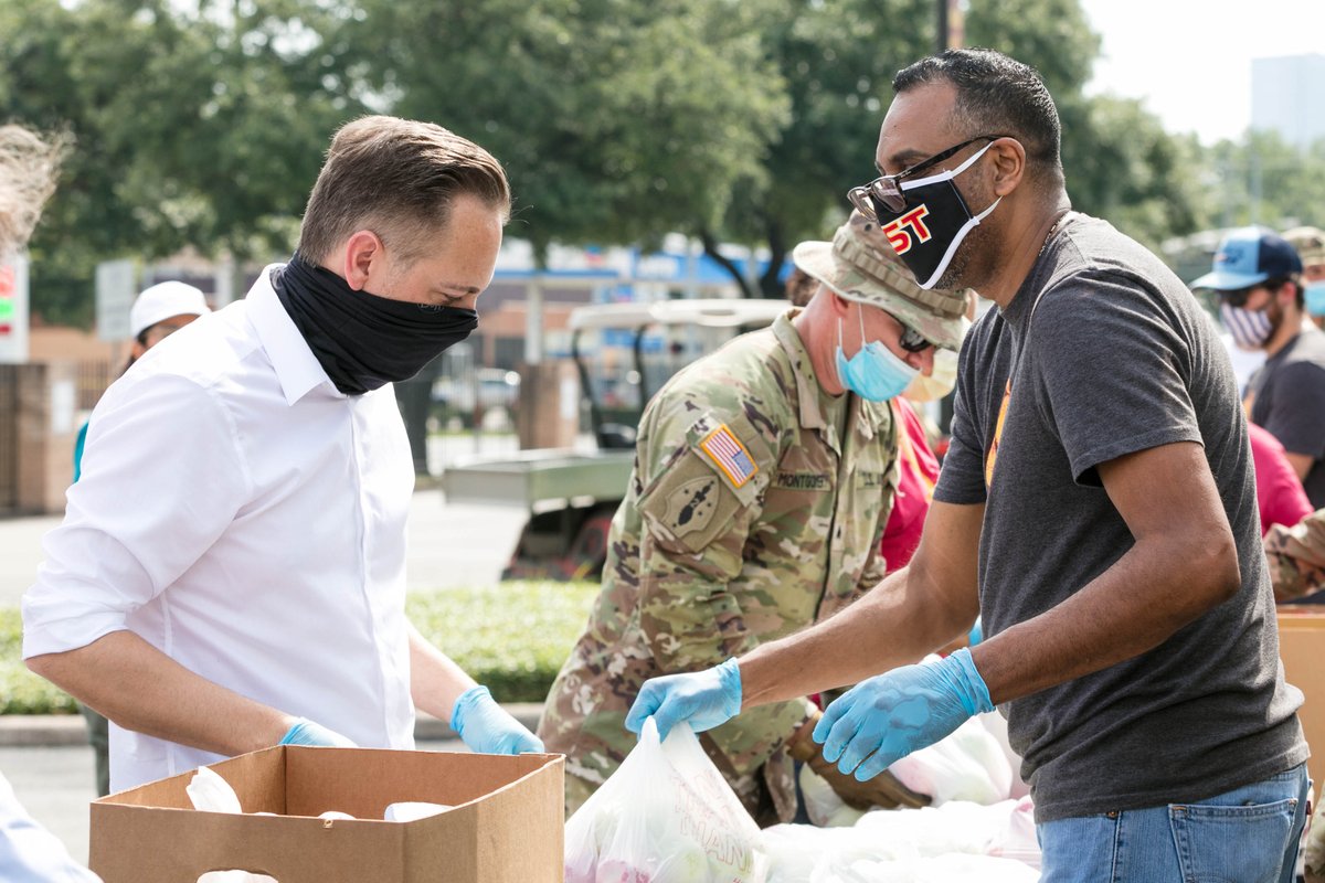 stthomashouston's tweet photo. Join us tomorrow, January 29, from 4 to 6 p.m. for our Mobile Food Distribution! 🍎 #usthouston #BeYourBoldSelf https://t.co/IBeJ0MSPQr