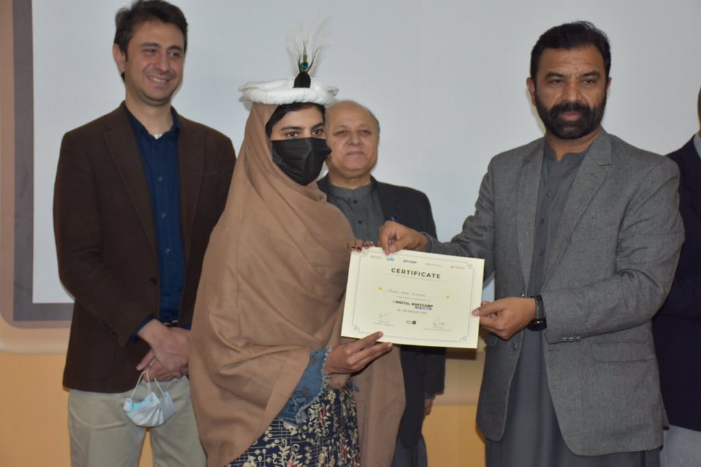 STITKPGovt's tweet image. Closing ceremony of 3-Day Boot camp for women organised by Inspire Mill in collaboration Creative Innovation Unit (CIU) at NIC Peshawar attended by Ziaullah Bangash.
#KPCIU