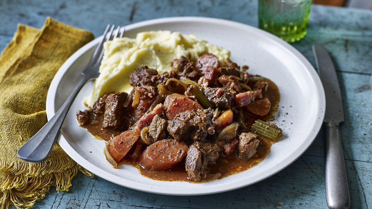 Beef_Shorthorn's tweet photo. Tonight we’re supporting #WeEatBalanced with plates of delicious Shorthorn Beef casserole. Please share with us! #slowcooker #foodie #Farmer #beefshorthorns https://t.co/L6jrMki3CN