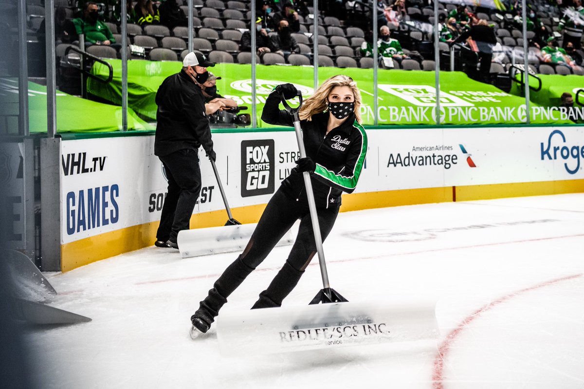Smizing in our Stars mask READY for game day!! 🌟

Who’s with us?! 🙌🏻

#dallasstars #icegirls #gameday #maskup