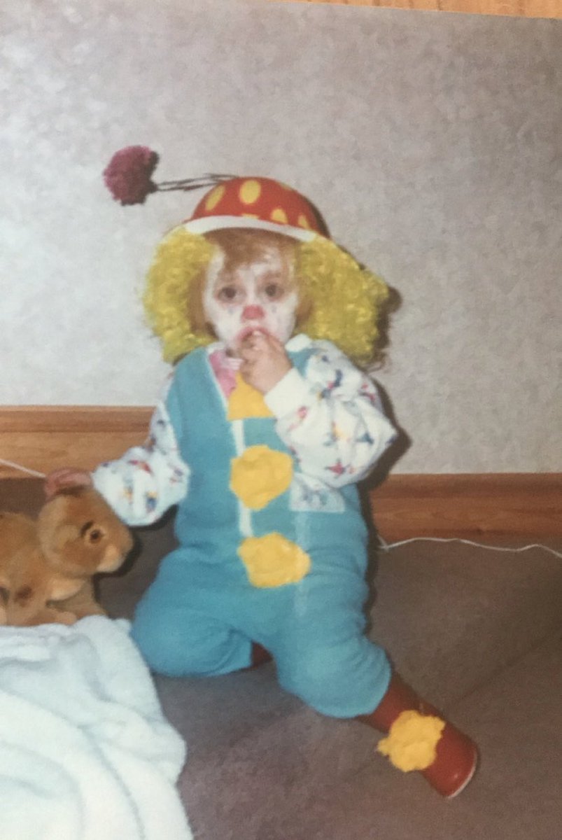 emmabbbbbbbb's tweet image. My mums had 2 voicemails from ‘midwives’ trying to contact ME about MY child Penelope 😂😂😂 

cats out the bag everyone, meet Penelope xxx