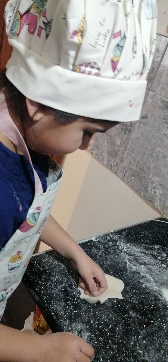Talim41000236's tweet photo. Productive day today!
Fozia has helped make somosas.
@MrEvansHLC @HLC_Primary @MissZHolding https://t.co/3fDPsR1G2J