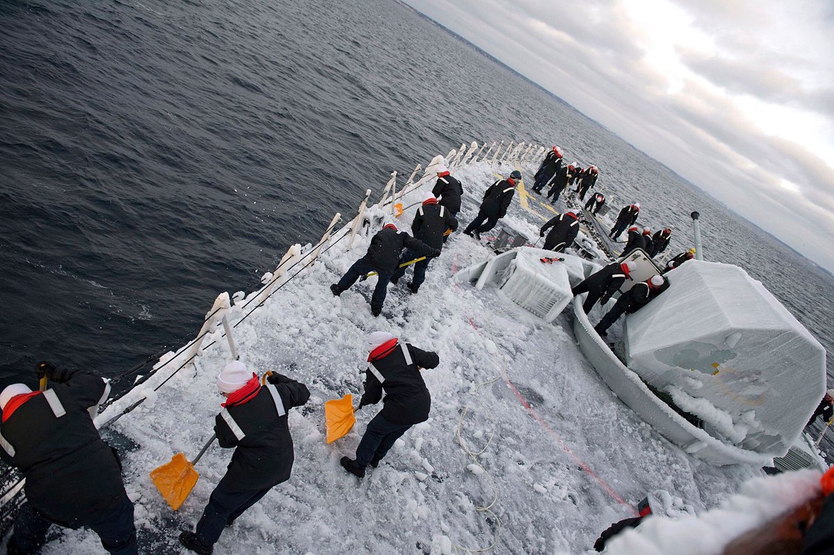 CraigSearle1's tweet photo. TBT to my Navy winter days, #BellLetsTalk ￼  it’s never easy and this past year has been much more difficult than most but we’re in this together. Asking for help is a sign of strength, not weakness. Please RT https://t.co/gxsjwPID4D