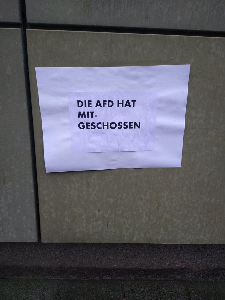 Das Gericht in #Frankfurt ist der Verantwortung gegenüber den Betroffenen nicht gerecht geworden. Es weigerte sich, den Mord an Walter #Lübcke und den Angriff auf Ahmed I. vollständig aufzuklären. Solidarität und Aufklärung müssen wir selbst in die Hand nehmen! #KeinSchlussstrich