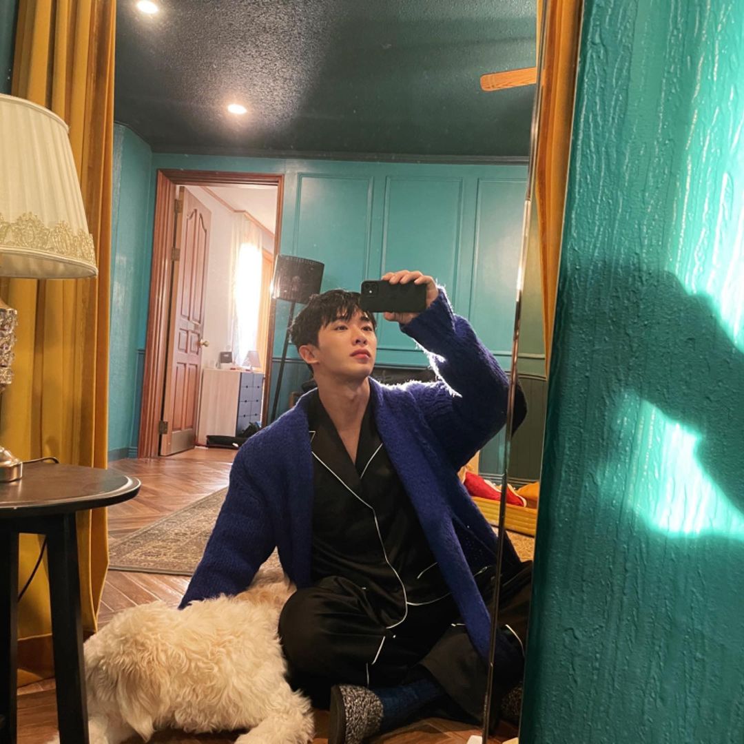 Cute lil boi with cute fluffy doggo  #StanWorld  #wonho @official__wonho