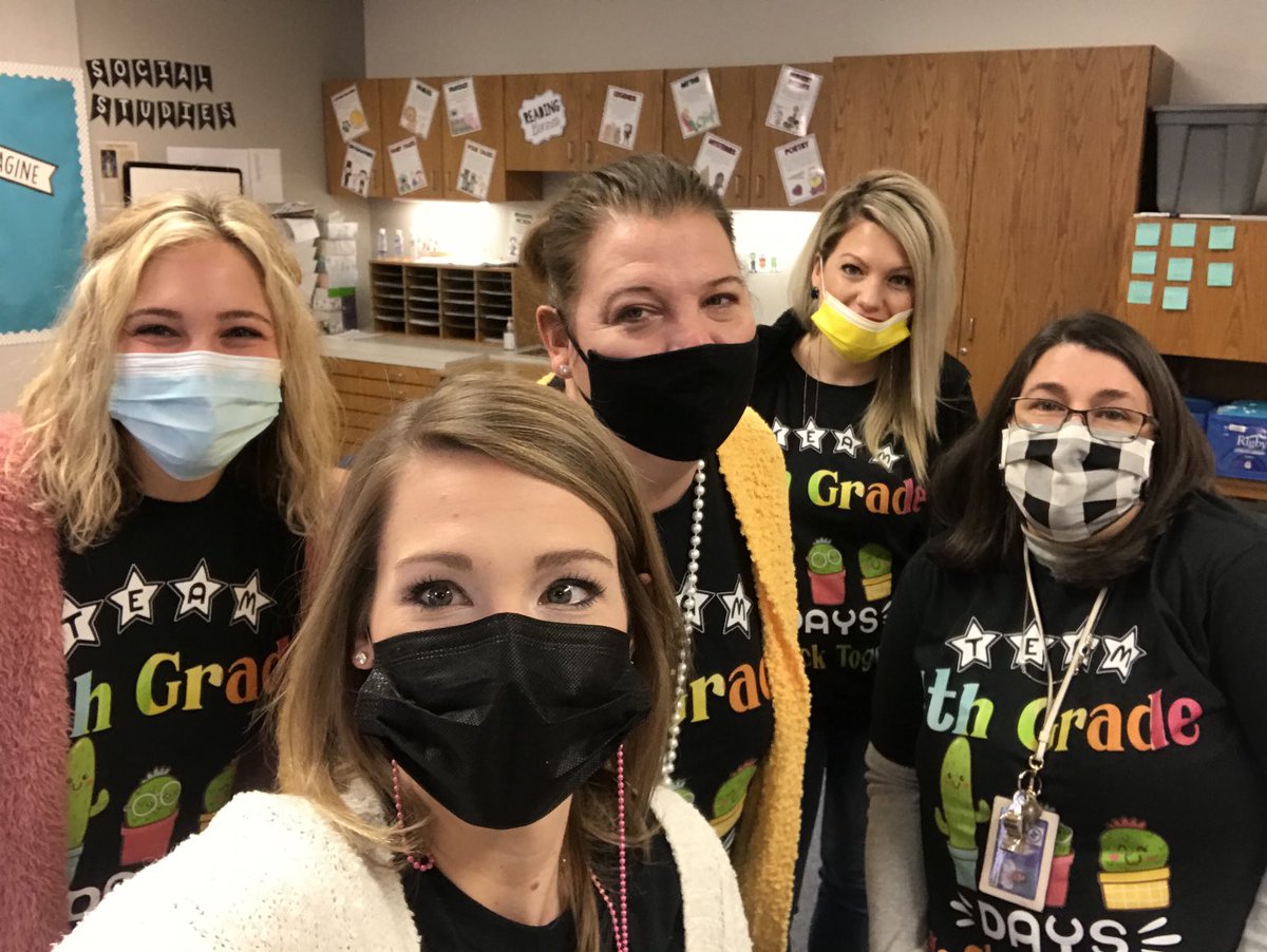 4th Grade teachers stick together for 100 days!! #bearshine ⁦<a href="/AmyHolderman2/">Amy Holderman</a>⁩ ⁦<a href="/KassHal/">kassie halpin</a>⁩ #mymisd #100daysofschool