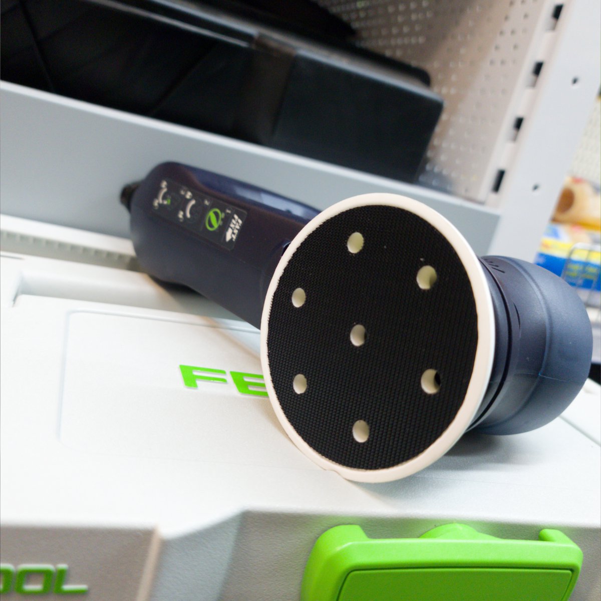 This bad boy is under rated! The RO90 (in green)
.
.
.
we think the ro90 is definitely the most customisable sander in the festool range! from having replacement heads for different angles to having circular heads that go all the way up to 150mm!