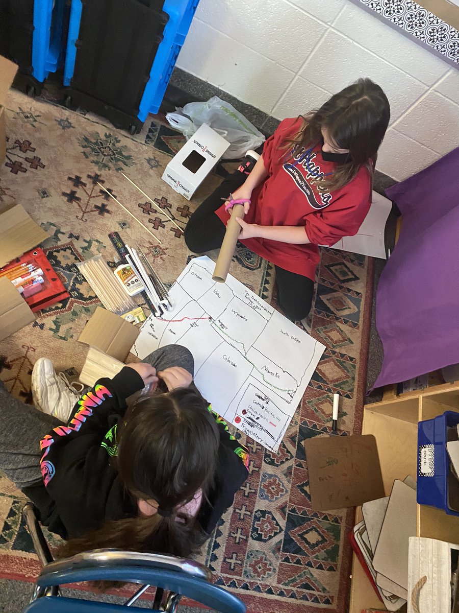 mallory_rengo's tweet image. One of my favorite projects of the year. Creating a map of the #transcontinentalrailroad, building their own trains, and connecting them to #spherobolts to drive along the railroad! Stay tuned! 🤩👏🏼 #bctigers #Tigers4STEM @BirchcrestTiger 🚂