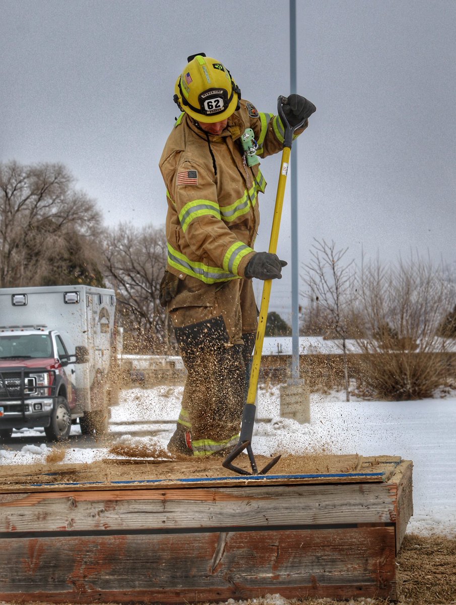 WeberFireDist's tweet image. Here are some photos from yesterday’s Vertical Ventilation (Flat Roof) Training!  

More info on our Facebook and Instagram pages! 

#carepreparerespond #utahfirefighters #weberfiredistrict #webercounty #verticalventilation #firefightertraining