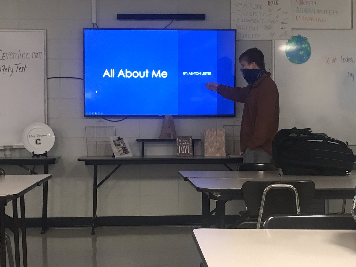 RaiderBusiness's tweet photo. Watching how these students are growing right before my eyes is amazing. Their confidence and will to step out of their comfort zone keeps them motivated and open minded. #doingnewthings #learninghowtopresent https://t.co/0XF9VYlvni