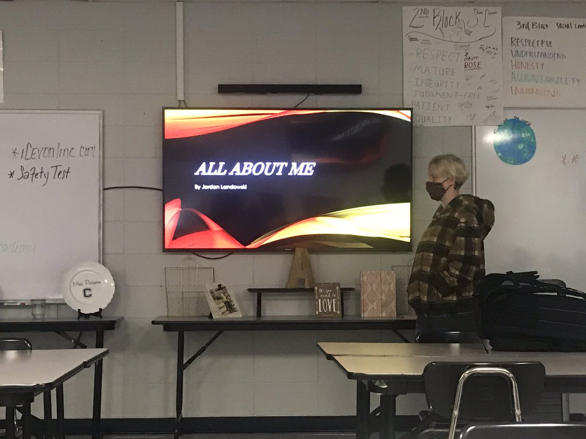 RaiderBusiness's tweet photo. Watching how these students are growing right before my eyes is amazing. Their confidence and will to step out of their comfort zone keeps them motivated and open minded. #doingnewthings #learninghowtopresent https://t.co/0XF9VYlvni