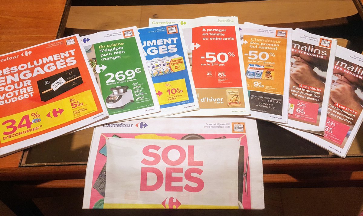 MereProfIndigne's tweet photo. Ça va #carrefour ?  Pas trop dérangés de polluer la #planete ?
Voici tous les prospectus (juste Carrefour donc) reçu dans ma boîte au lettre en 7 jours!!! 😨
Scandaleux! 😡
#SemaineGreen https://t.co/WZJyJXXBUb