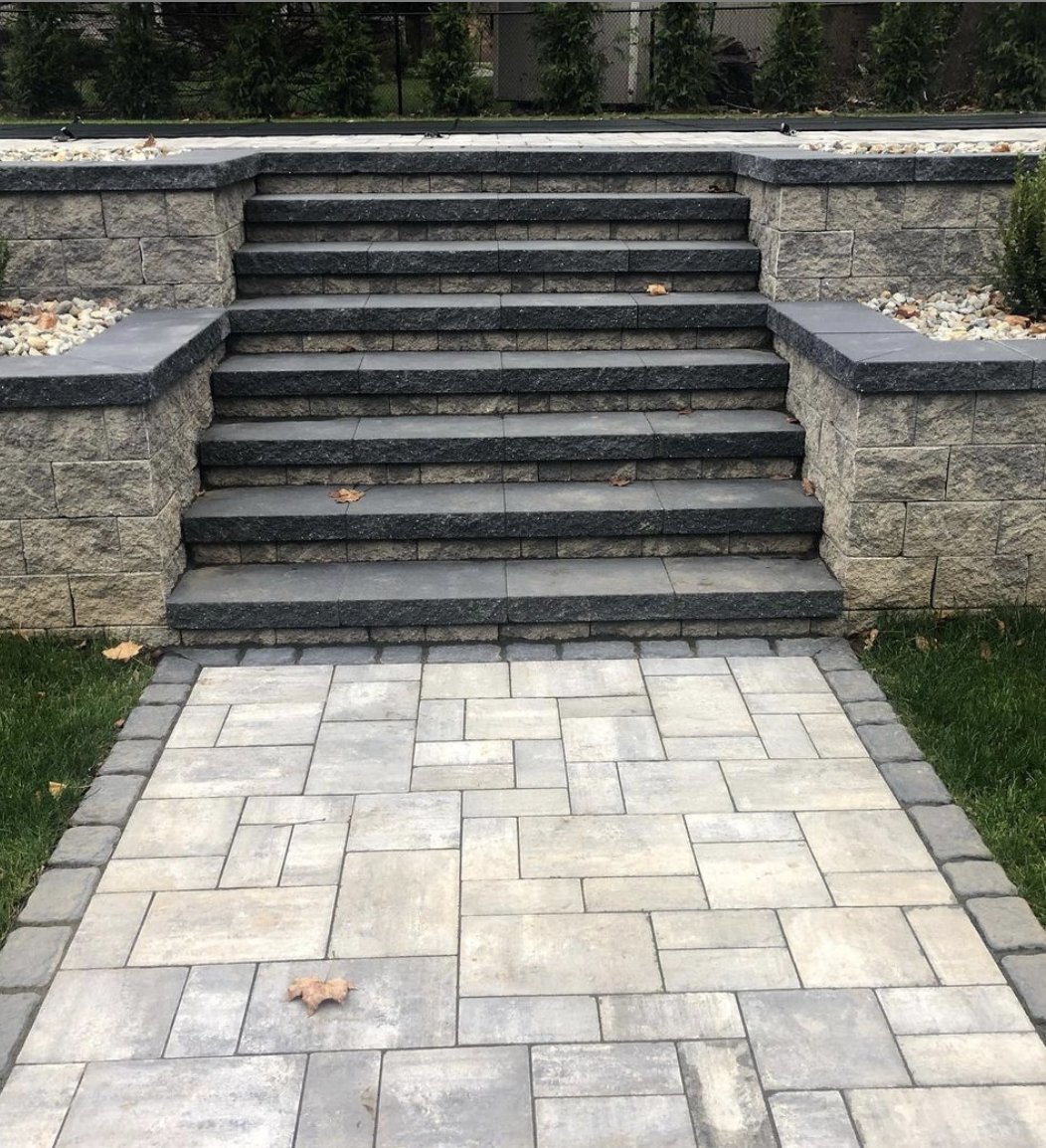 CambridgePavers's tweet photo. Who else loves this elevated pool patio?! Gorgeous installation Lopes & Sons #patio #hardscape #elevatedpool #poolgoals https://t.co/o40vfwN6dz