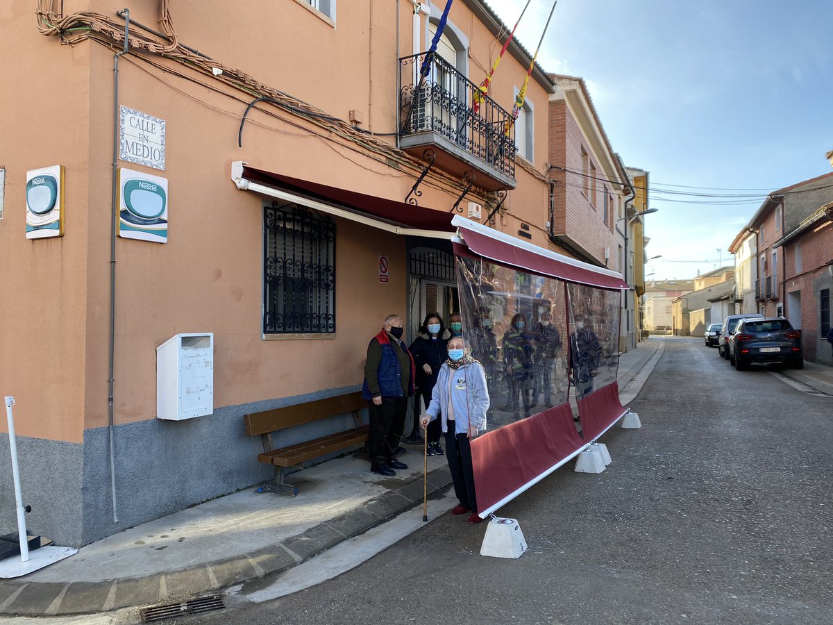 Nuevo toldo en Villarreal!!, para que la población disfrute en la terraza del bar con seguridad!!
#VillarrealdDeHuervaYSalud