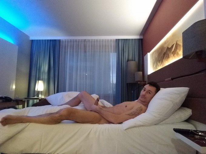 1 pic. Come to see my new video in a hotel bedroom.....
https://t.co/6ZcPfh9X6j https://t.co/W5sCGvm