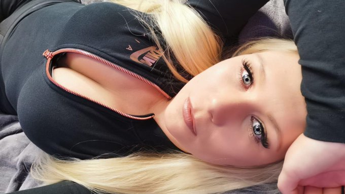 Schau mir in die Augen... 👀 In die anderen Augen!!! 😜  Einen sch&ouml;nen Samstagabend noch... 😘 https://t
