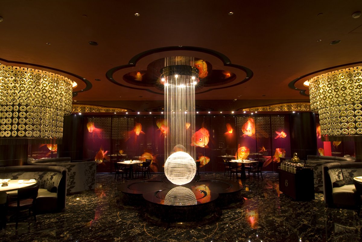 TurismoMacao's tweet photo. La Guía Michelin para Hong Kong y Macao 2021 galardona a 18 restaurantes de #Macao. Tres establecimientos mantienen la clasificación más alta: Robuchon au Dôme, The Eight y Jade Dragon. Macao cuenta también con 6 restaurantes de 2 estrellas y 9 con una estrella. #MICHELINSTAR21 https://t.co/d8WHlVhKt4