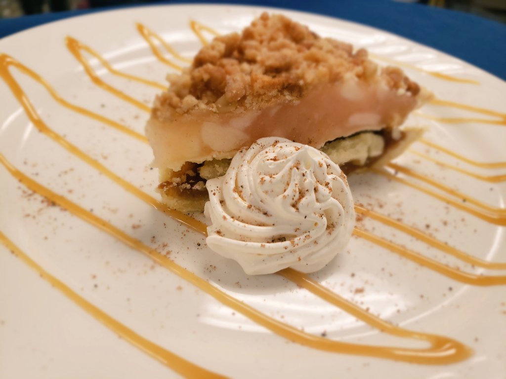 KFValleyViewHC's tweet image. Advisory Board Drive Thru today! Chicken Bacon Ranch Wrap with Potato and Corn Chowder and Caramel Apple Pie for dessert! #homemade #TrilogyChefsRock #TasteTheTrilogyDifference @ReyRd2 @ChefMike45 @nolafoodguy @PatynkoJody