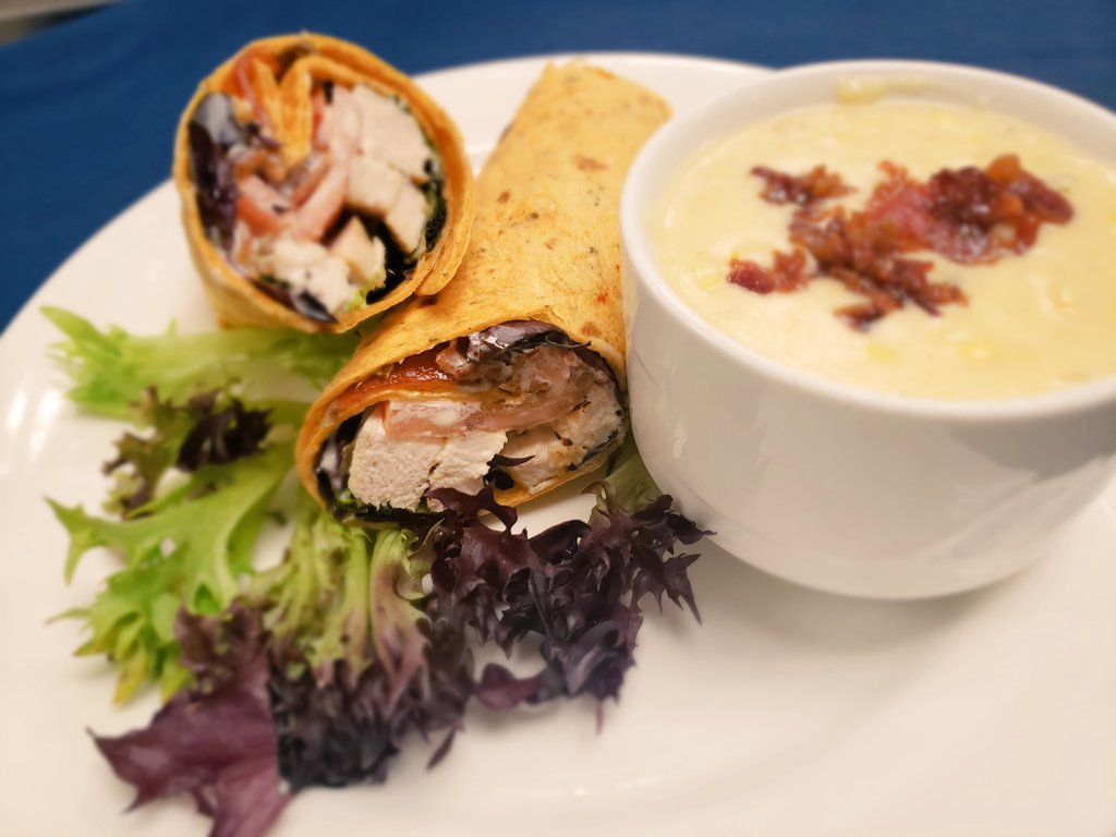 KFValleyViewHC's tweet image. Advisory Board Drive Thru today! Chicken Bacon Ranch Wrap with Potato and Corn Chowder and Caramel Apple Pie for dessert! #homemade #TrilogyChefsRock #TasteTheTrilogyDifference @ReyRd2 @ChefMike45 @nolafoodguy @PatynkoJody