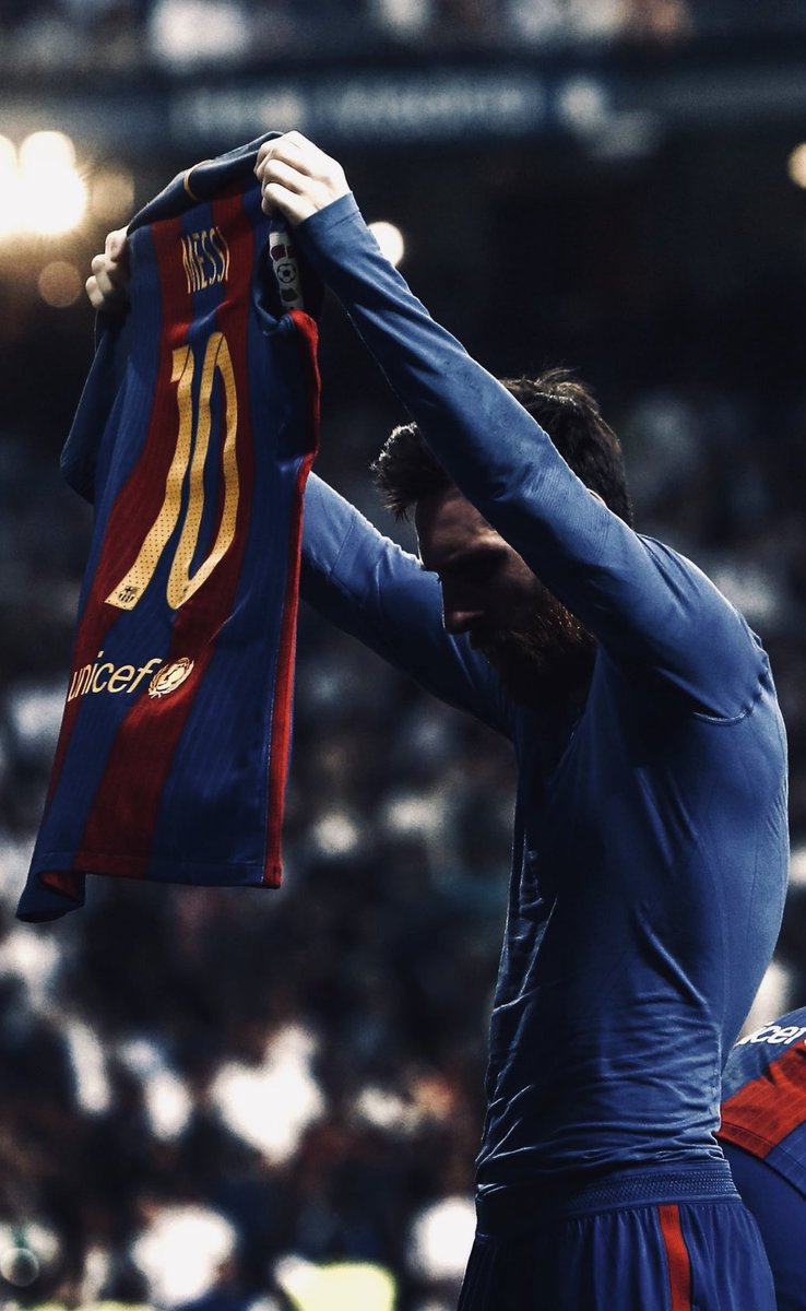 Góc nhìn gần gũi và tuyệt đẹp của Messi đã được thể hiện một cách tinh tế, bạn không thể bỏ qua! Hình nền Messi sẽ khiến bạn cảm thấy tương tác với ngôi sao bóng đá đỉnh cao này.
