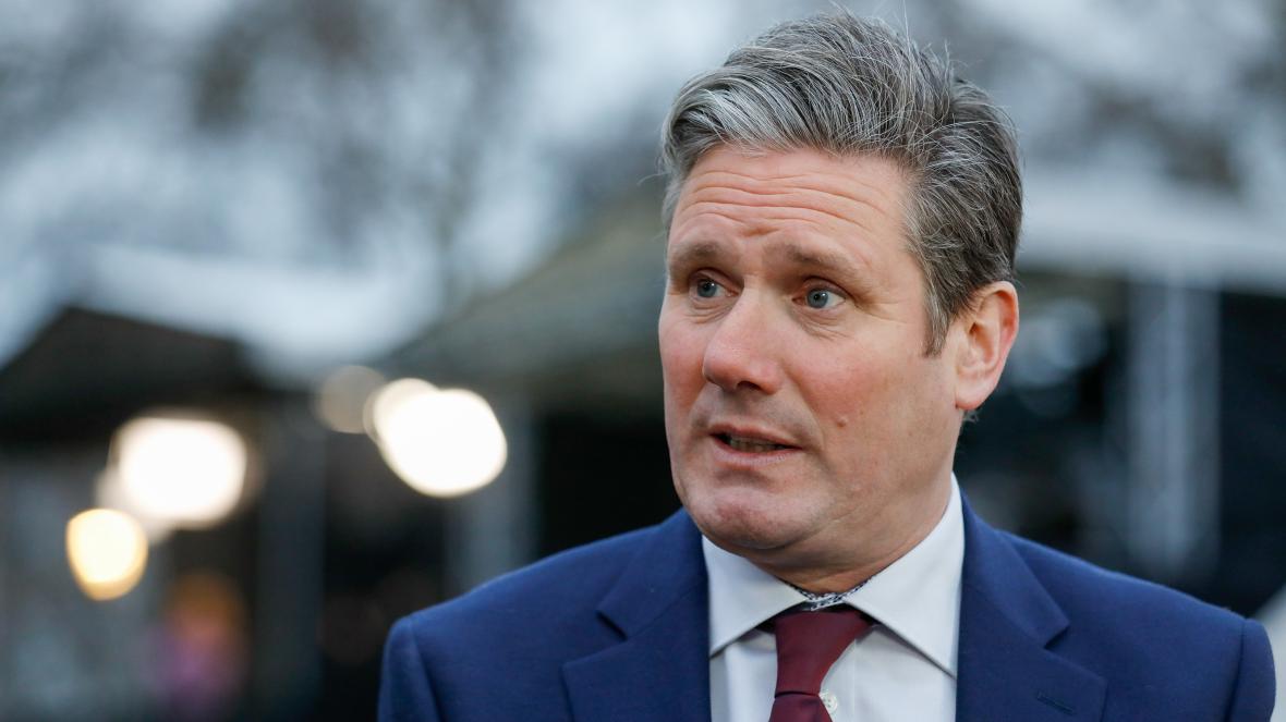 mylifemysay's tweet photo. .@munyachawawa asks Keir Starmer where he stands on reimbursing students' tuition fees amid the pandemic.

Keir replies that private landlords should reimburse students for accommodation. 

On fees: "We rightly argued at the last election to scrap tuition fees."

#QQTStarmer https://t.co/P3r7jhNDSF